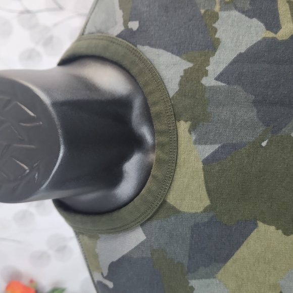 Blake Shelton x Lands' End Men's Serious Sweats Crewneck Sweatshirt - Picture 5 of 9